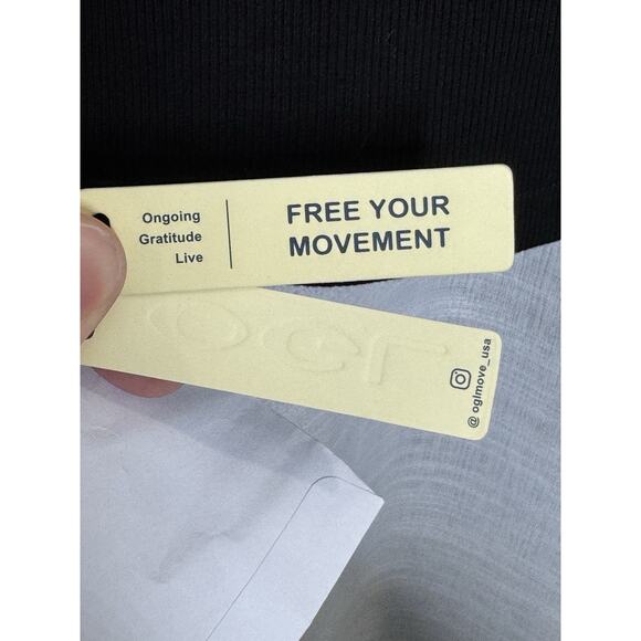 OGL Move Black Round Neck Henley Sz Large Brami Top Cap Sleeve Built in Bra NEW - Picture 3 of 5